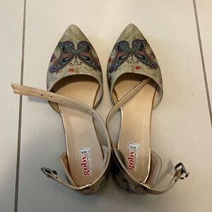 Artistic pointed toe flats